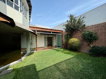 Venta linda casa en condominio Los Granados. Surco. Cerca a universidad de Lima