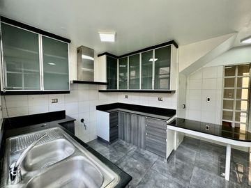 Venta linda casa en condominio Los Granados. Surco. Cerca a universidad de Lima