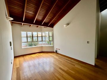 Venta linda casa en condominio Los Granados. Surco. Cerca a universidad de Lima