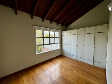 Venta linda casa en condominio Los Granados. Surco. Cerca a universidad de Lima
