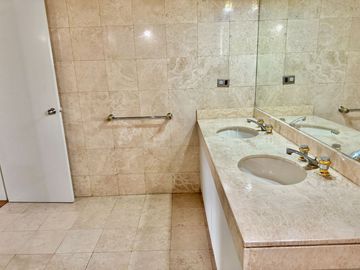 Venta linda casa en condominio Los Granados. Surco. Cerca a universidad de Lima