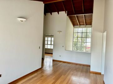 Venta linda casa en condominio Los Granados. Surco. Cerca a universidad de Lima