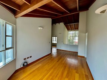 Venta linda casa en condominio Los Granados. Surco. Cerca a universidad de Lima