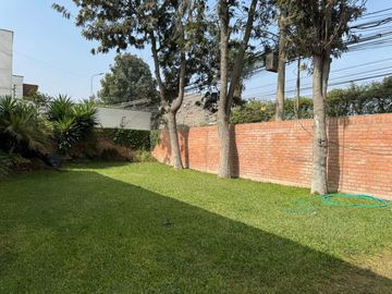 Venta linda casa en condominio Los Granados. Surco. Cerca a universidad de Lima