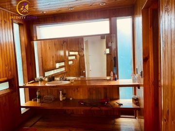 Hermosa Casa con Bosque Nativo y cerca del  Lago Caburgua Pucón