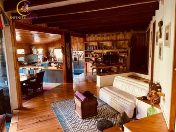 Hermosa Casa con Bosque Nativo y cerca del  Lago Caburgua Pucón