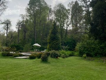 Hermosa Casa con Bosque Nativo y cerca del  Lago Caburgua Pucón