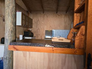 Complejo turistico con 3 cabañas rusticas equipadas