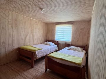 Complejo turistico con 3 cabañas rusticas equipadas