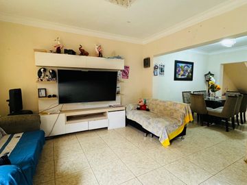 VENTA DE CASA  EN LA PERLA