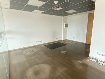 Venta de Dos Oficinas en La Dehesa: ¡Ideales para Inversión o Empresa! (Posibilidad de Venta Separada)