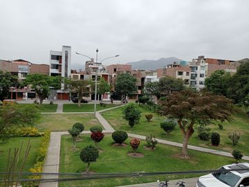 Venta De Aires frente Al Parque de 94 m² En Urb. San German SMP