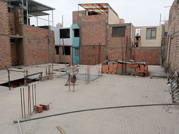 Venta De Aires frente Al Parque de 94 m² En Urb. San German SMP