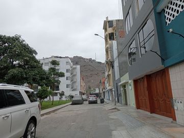 Venta De Aires frente Al Parque de 94 m² En Urb. San German SMP