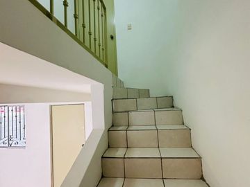 CASA SEMINUEVA , CON ASOMBROSA DISTRIBUCION