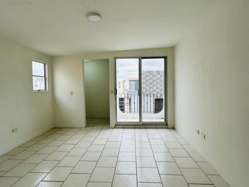 CASA SEMINUEVA , CON ASOMBROSA DISTRIBUCION