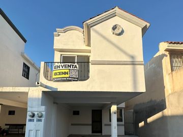 CASA SEMINUEVA , CON ASOMBROSA DISTRIBUCION