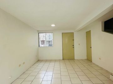 CASA SEMINUEVA , CON ASOMBROSA DISTRIBUCION