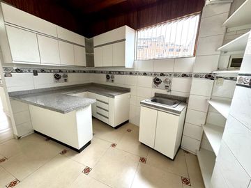 SE VENDE CASA ACONDICIONADA PARA OFICINA ADMINISTRATIVA