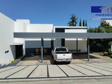 R303 Residencia en Venta Club de Golf Tres Marías con Alberca 3 Recámaras Morelia