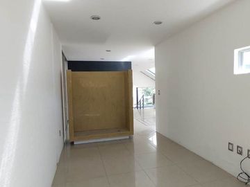 R303 Residencia en Venta Club de Golf Tres Marías con Alberca 3 Recámaras Morelia