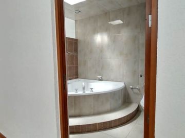 R303 Residencia en Venta Club de Golf Tres Marías con Alberca 3 Recámaras Morelia