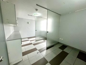 SE VENDE LOCAL ACONDICIONADO PARA CLÍNICA O LABORATORIO