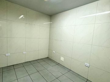 SE VENDE LOCAL ACONDICIONADO PARA CLÍNICA O LABORATORIO