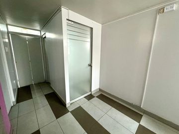 SE VENDE LOCAL ACONDICIONADO PARA CLÍNICA O LABORATORIO