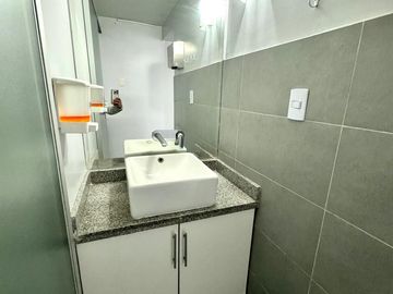 SE VENDE LOCAL ACONDICIONADO PARA CLÍNICA O LABORATORIO