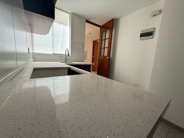 HABITACIONES AMPLIAS EN EXCELENTE FLAT UBICADO EN ZONA RESIDENCIAL CON PARQUES DE CAYMA