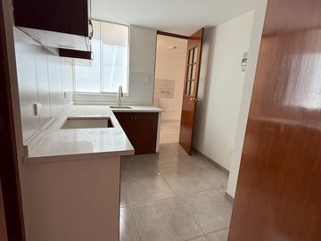 HABITACIONES AMPLIAS EN EXCELENTE FLAT UBICADO EN ZONA RESIDENCIAL CON PARQUES DE CAYMA