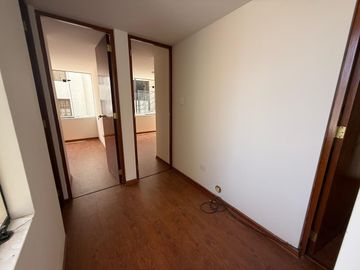 HABITACIONES AMPLIAS EN EXCELENTE FLAT UBICADO EN ZONA RESIDENCIAL CON PARQUES DE CAYMA