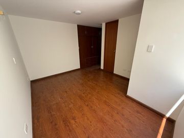 HABITACIONES AMPLIAS EN EXCELENTE FLAT UBICADO EN ZONA RESIDENCIAL CON PARQUES DE CAYMA
