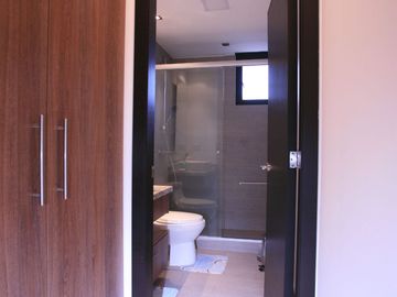 Venta de Hermoso Departamento Amoblado de 3 Dormitorios en La Portugal