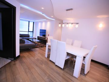 Venta de Hermoso Departamento Amoblado de 3 Dormitorios en La Portugal