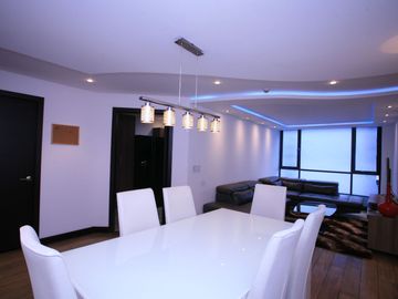 Venta de Hermoso Departamento Amoblado de 3 Dormitorios en La Portugal