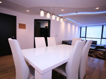 Venta de Hermoso Departamento Amoblado de 3 Dormitorios en La Portugal