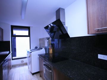 Venta de Hermoso Departamento Amoblado de 3 Dormitorios en La Portugal