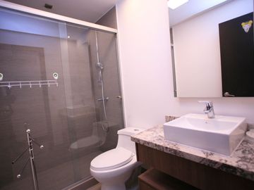 Venta de Hermoso Departamento Amoblado de 3 Dormitorios en La Portugal