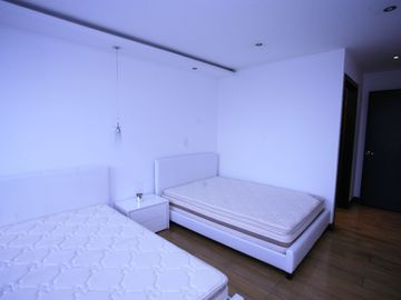 Venta de Hermoso Departamento Amoblado de 3 Dormitorios en La Portugal