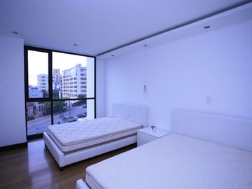 Venta de Hermoso Departamento Amoblado de 3 Dormitorios en La Portugal