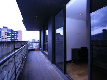 Venta de Hermoso Departamento Amoblado de 3 Dormitorios en La Portugal