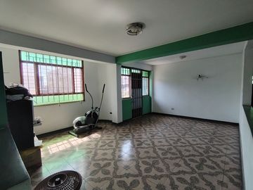 Se Vende Amplia Casa de 190m2 03Pisos+Azotea Sector 01 grupo 02 En Villa El Salvador!