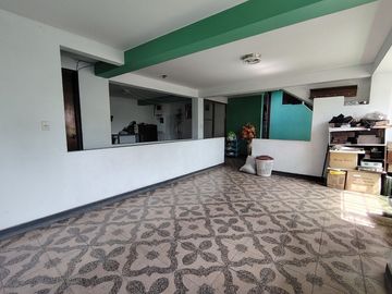 Se Vende Amplia Casa de 190m2 03Pisos+Azotea Sector 01 grupo 02 En Villa El Salvador!