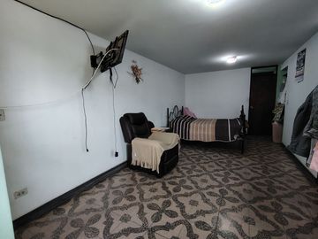 Se Vende Amplia Casa de 190m2 03Pisos+Azotea Sector 01 grupo 02 En Villa El Salvador!