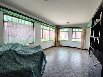 Se Vende Amplia Casa de 190m2 03Pisos+Azotea Sector 01 grupo 02 En Villa El Salvador!