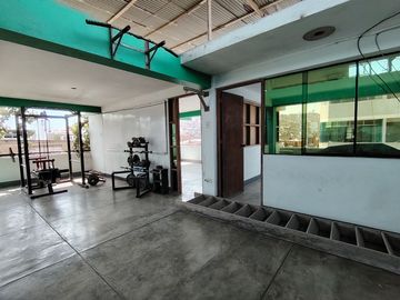 Se Vende Amplia Casa de 190m2 03Pisos+Azotea Sector 01 grupo 02 En Villa El Salvador!
