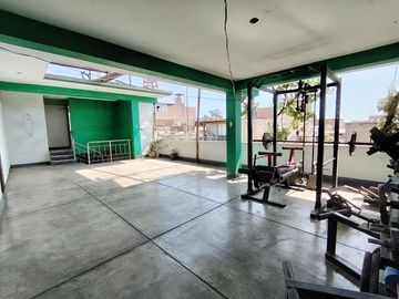 Se Vende Amplia Casa de 190m2 03Pisos+Azotea Sector 01 grupo 02 En Villa El Salvador!