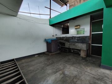 Se Vende Amplia Casa de 190m2 03Pisos+Azotea Sector 01 grupo 02 En Villa El Salvador!